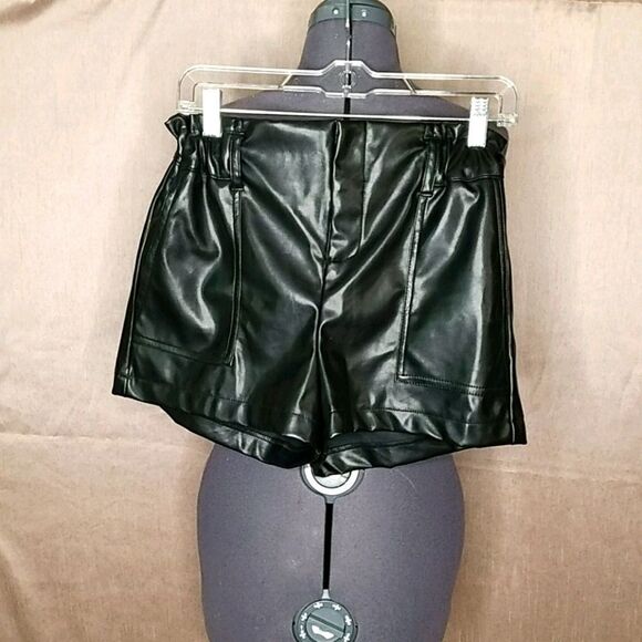 SHINESTAR Faux‎ Leather Short Shorts - Picture 1 of 9